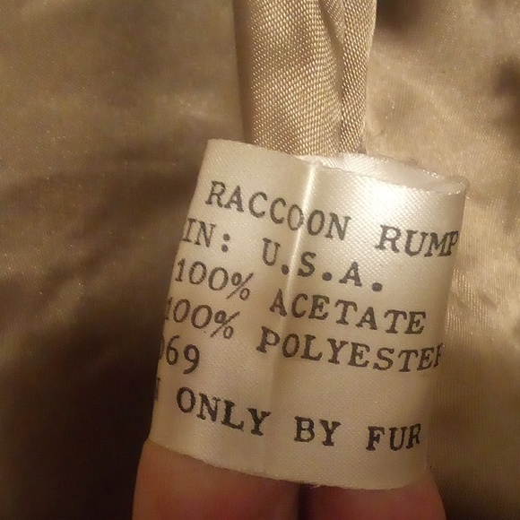 Beautiful Vintage Wilson Bleached Raccoon Fur Coat - Size Medium - Picture 11 of 14